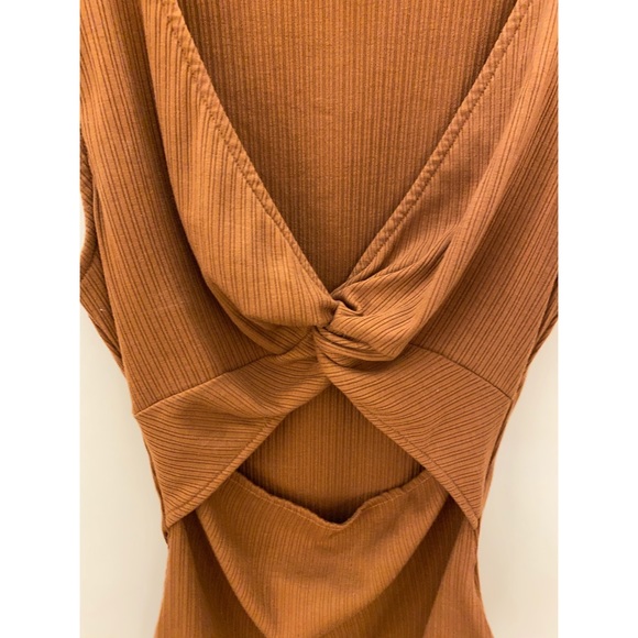 Form fitting body suit 💃🏼 - Picture 3 of 4